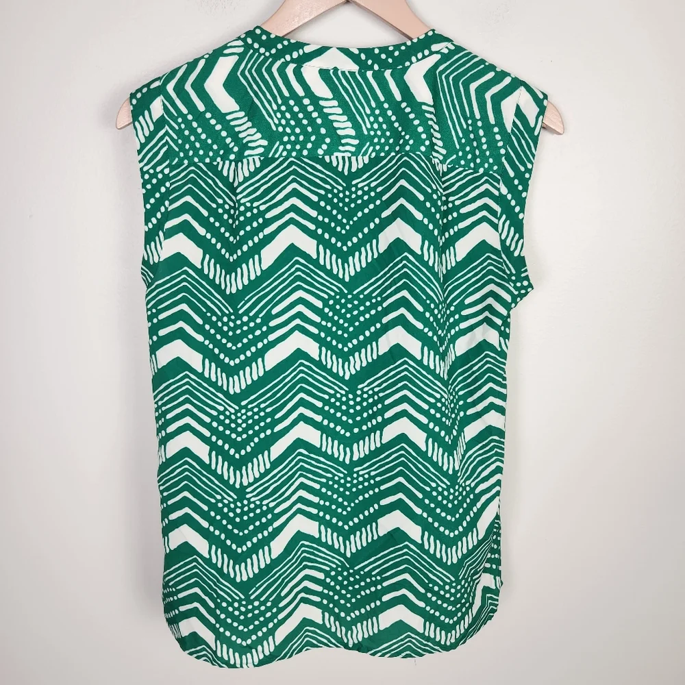 EUC J. Crew Green and White Print Sleeveless Blouse Top Size 4‎ #616